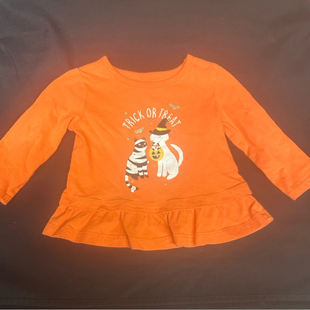 ⭐️ $1 if bundled - 18 Month CARTERS Halloween Trick or Treat shirt Please Read